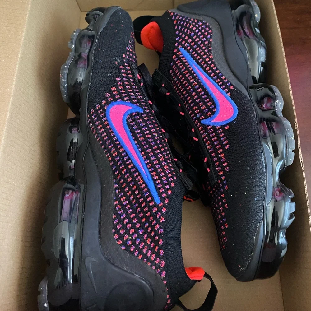 Nike Women's Black Pink Blue Vapormax Knit Sneakers - Picture 1 of 5